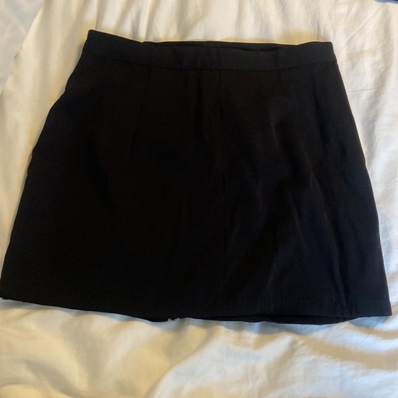 Zara • Basic Black Ruffle Mini Skirt - Picture 4 of 4